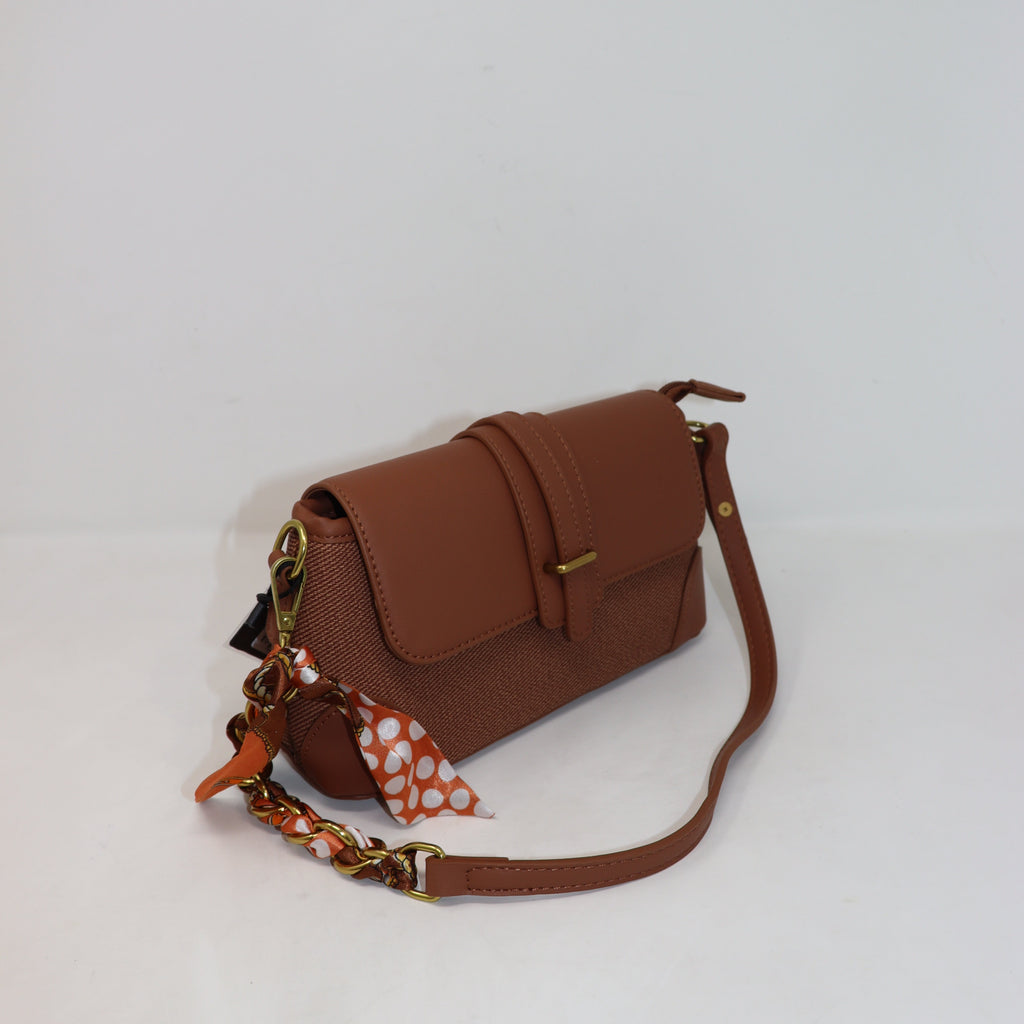 BORSA A SPALLA CON TRACOLLA, MODA, DETTAGLIO STOFFA FIORE, AESTHETIC, INSPO, OUTFIT, DAILY, CHIC