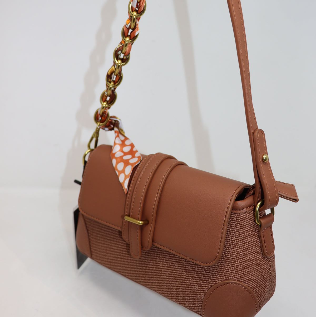 BORSA A SPALLA CON TRACOLLA, MODA, DETTAGLIO STOFFA FIORE, AESTHETIC, INSPO, OUTFIT, DAILY, CHIC
