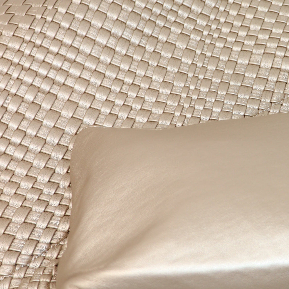 TOTE INTRECCIATA LARGE A SPALLA CON BEAUTY