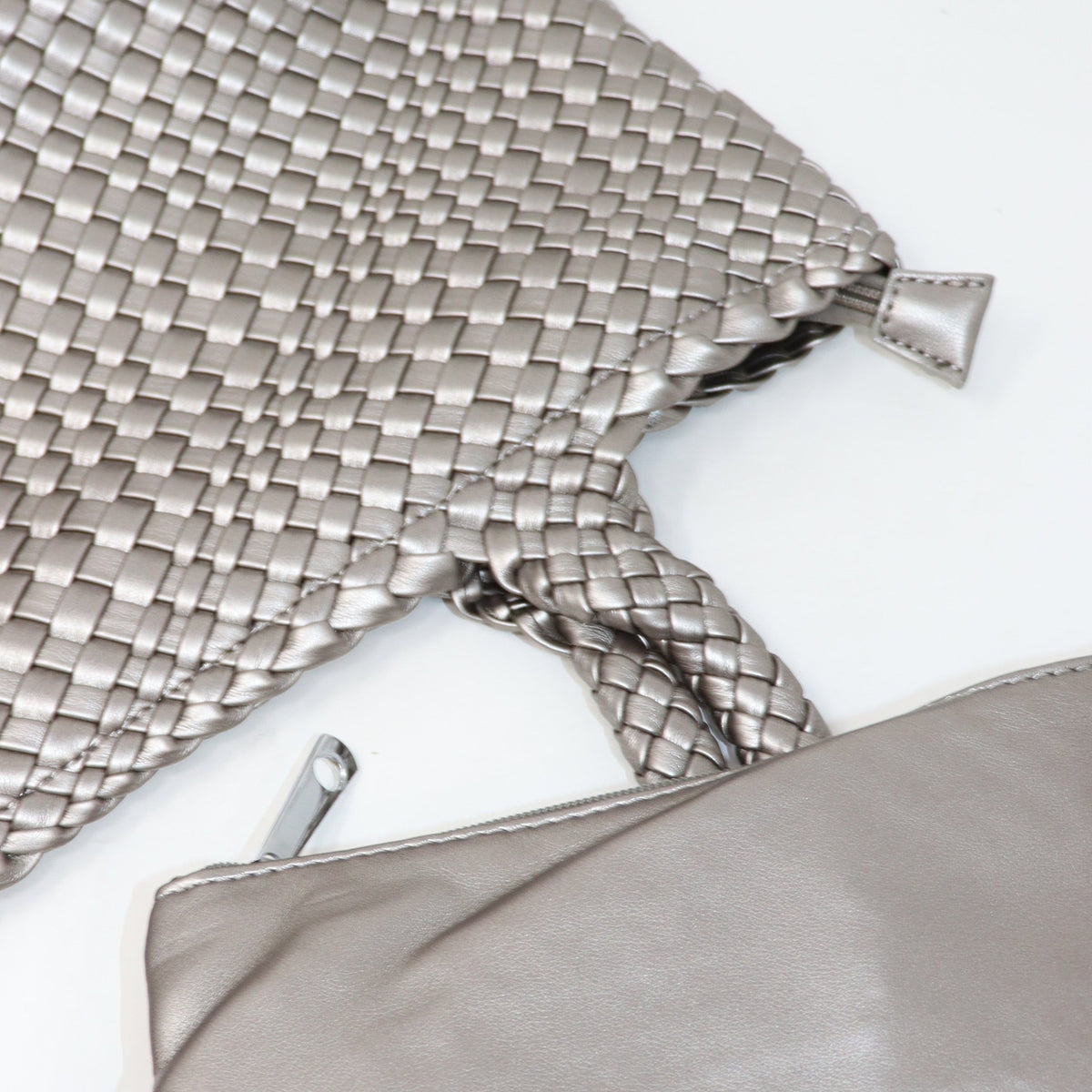 TOTE INTRECCIATA LARGE A SPALLA CON BEAUTY