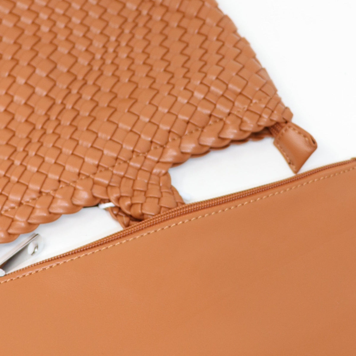 TOTE INTRECCIATA LARGE A SPALLA CON BEAUTY