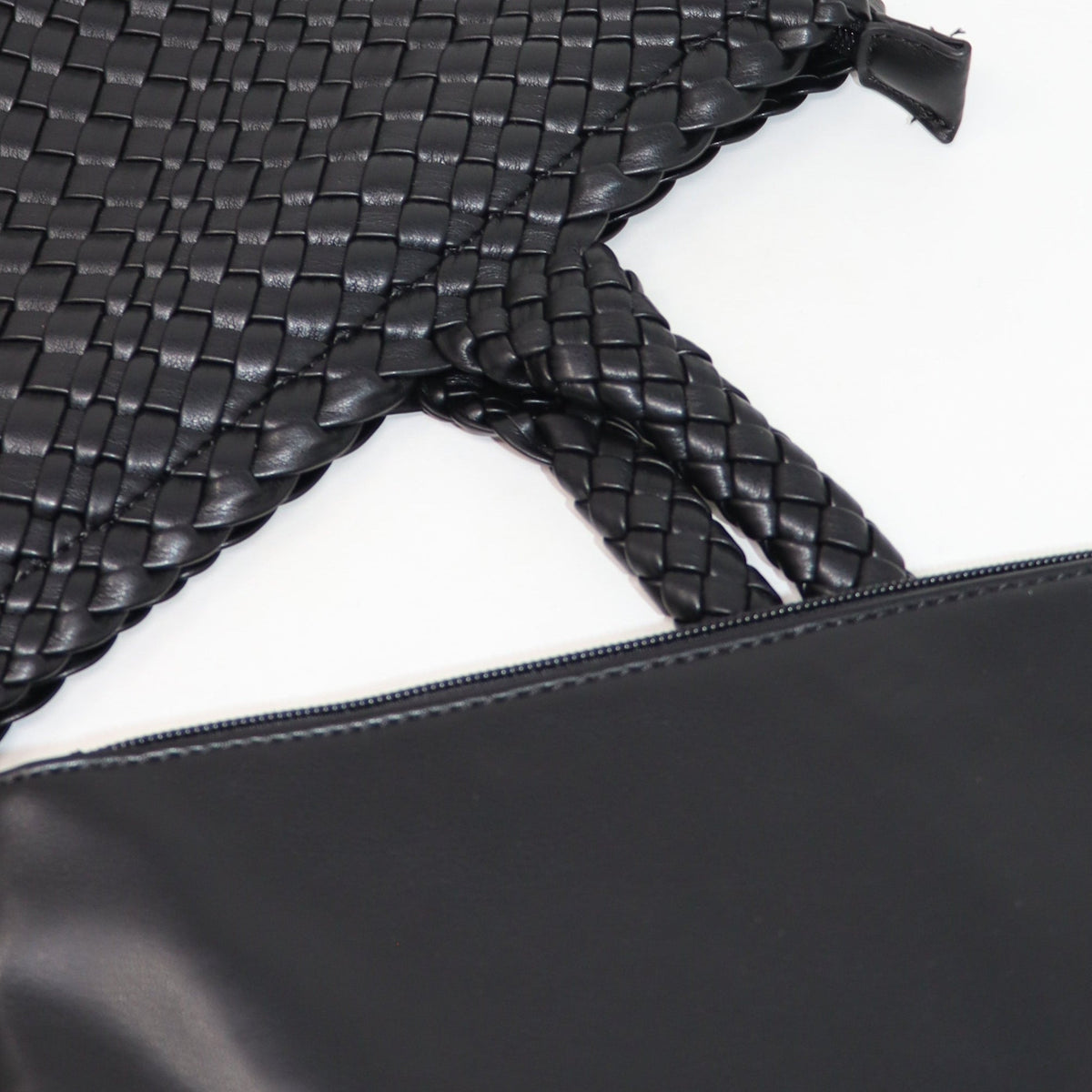 TOTE INTRECCIATA LARGE A SPALLA CON BEAUTY